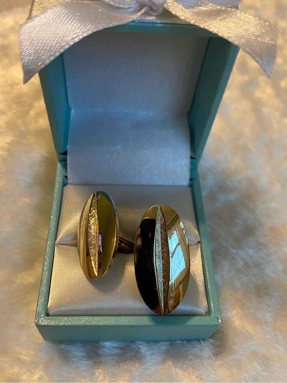 🍀VTG Gold Oval Cufflinks with Textured Center Stripe
